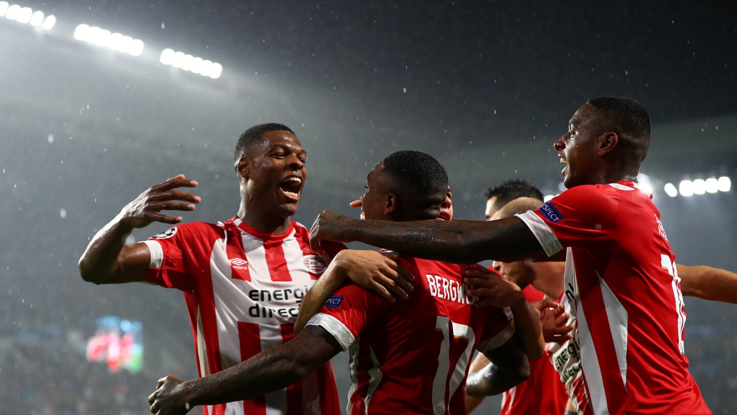 Los jugadores del PSV celebran uno de los goles contra el BATE