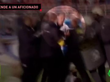 El entrenador del Santos, detenido al agredir a un policía para defender a un aficionado El entrenador del Santos, detenido al agredir a un policía para defender a un aficionado