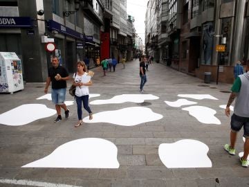 Una acción reivindicativa cambia un paso de peatones por "el primer paso de vaca" de A Coruña. Una acción reivindicativa cambia un paso de peatones por "el primer paso de vaca" de A Coruña.