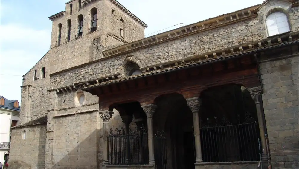 Fachada de la Catedral de San Pedro de Jaca