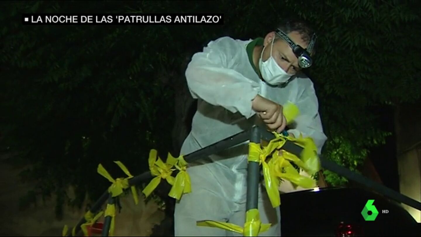 Un miembro de las 'patrullas antilazos'