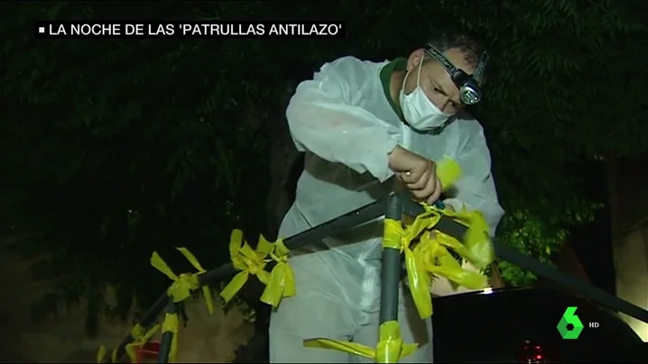 Un miembro de las 'patrullas antilazos'