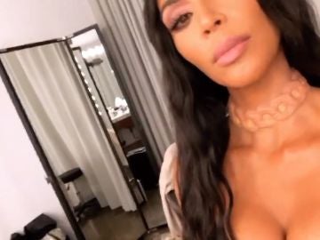 Collar 'implantado' de Kim Kardashian Collar 'implantado' de Kim Kardashian