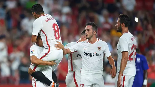 Los jugadores del Sevilla celebran uno de los goles contra el Sigma Olomouc Los jugadores del Sevilla celebran uno de los goles contra el Sigma Olomouc