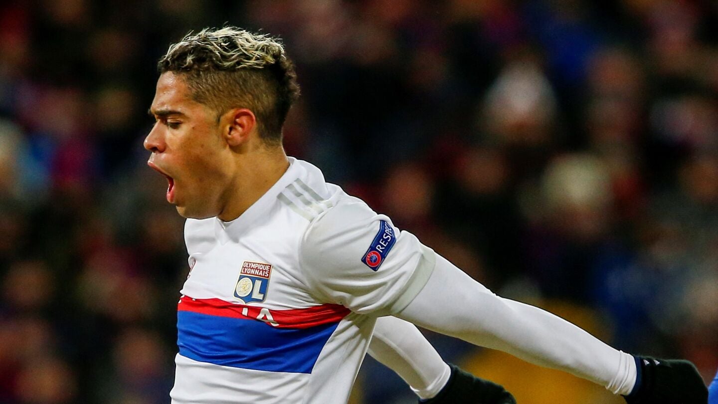 Mariano celebra un gol con el Olympique de Lyon