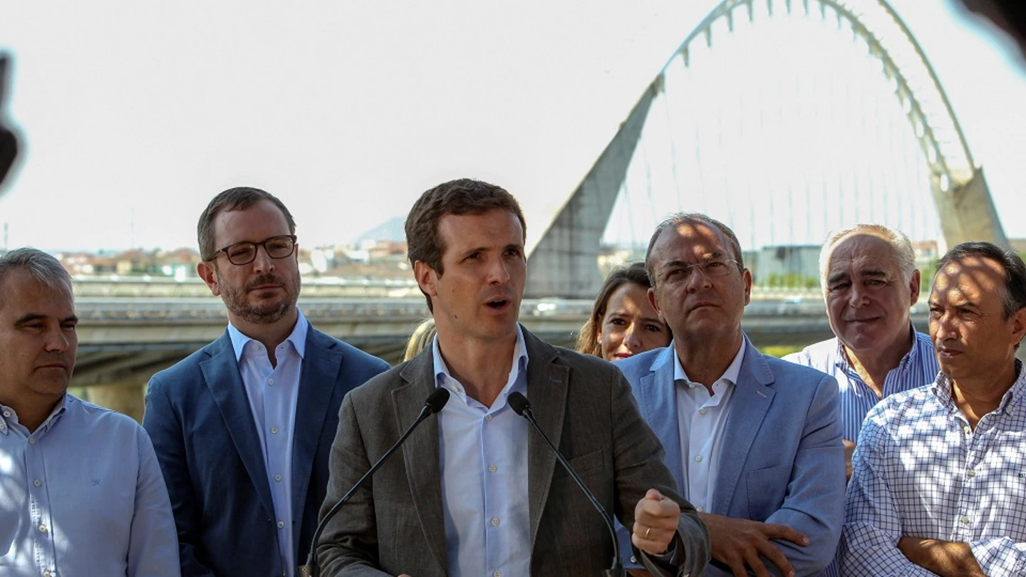 Pablo Casado acompañado de Javier Maroto y José Antonio Monago en Mérida Pablo Casado acompañado de Javier Maroto y José Antonio Monago en Mérida
