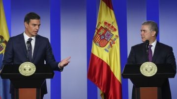 Pedro Sánchez junto a Iván Duque, presidente de Colombia