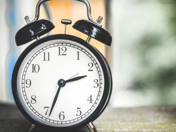 El huso horario de España se adoptó durante el franquismo El huso horario de España se adoptó durante el franquismo