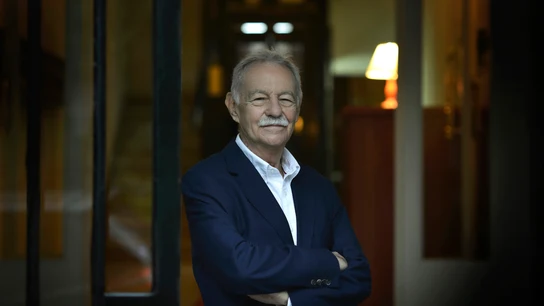 Eduardo Mendoza Eduardo Mendoza