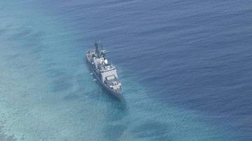 Fragata de la marina filipina encallada 