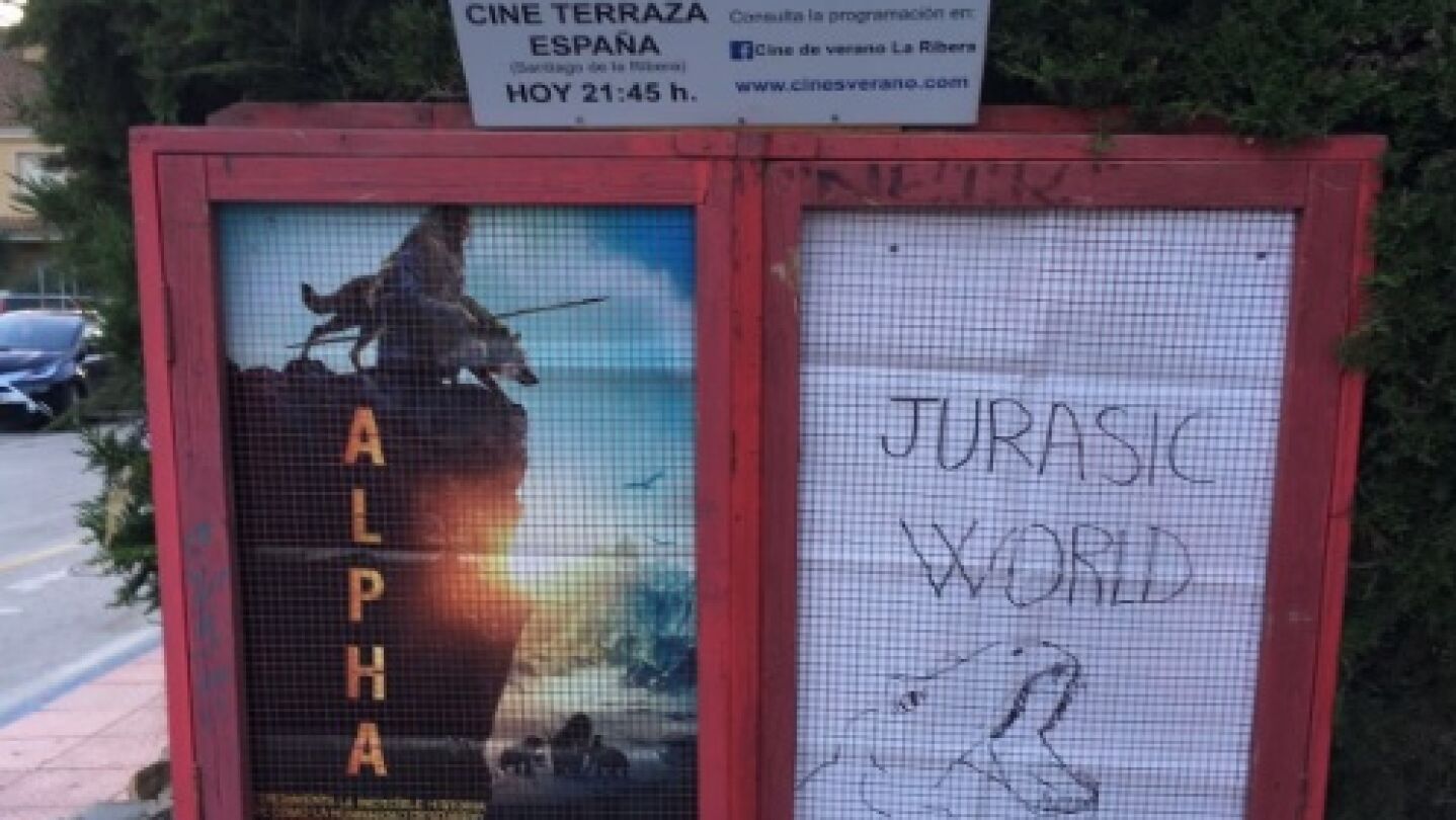 Cartel casero de Jurassic World