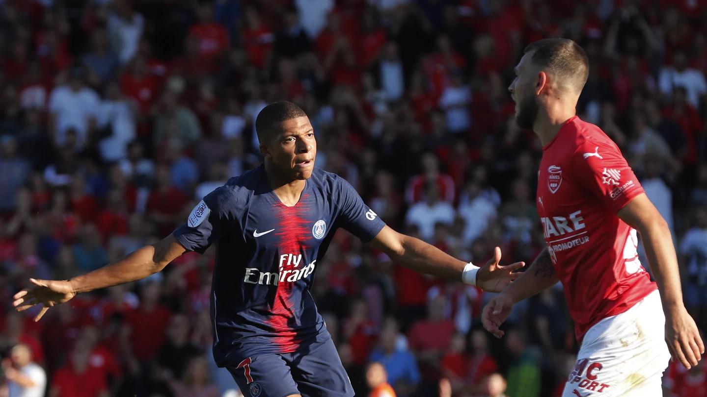 Mbappe y Cavani evitan un susto al París Saint Germain Mbappe y Cavani evitan un susto al París Saint Germain
