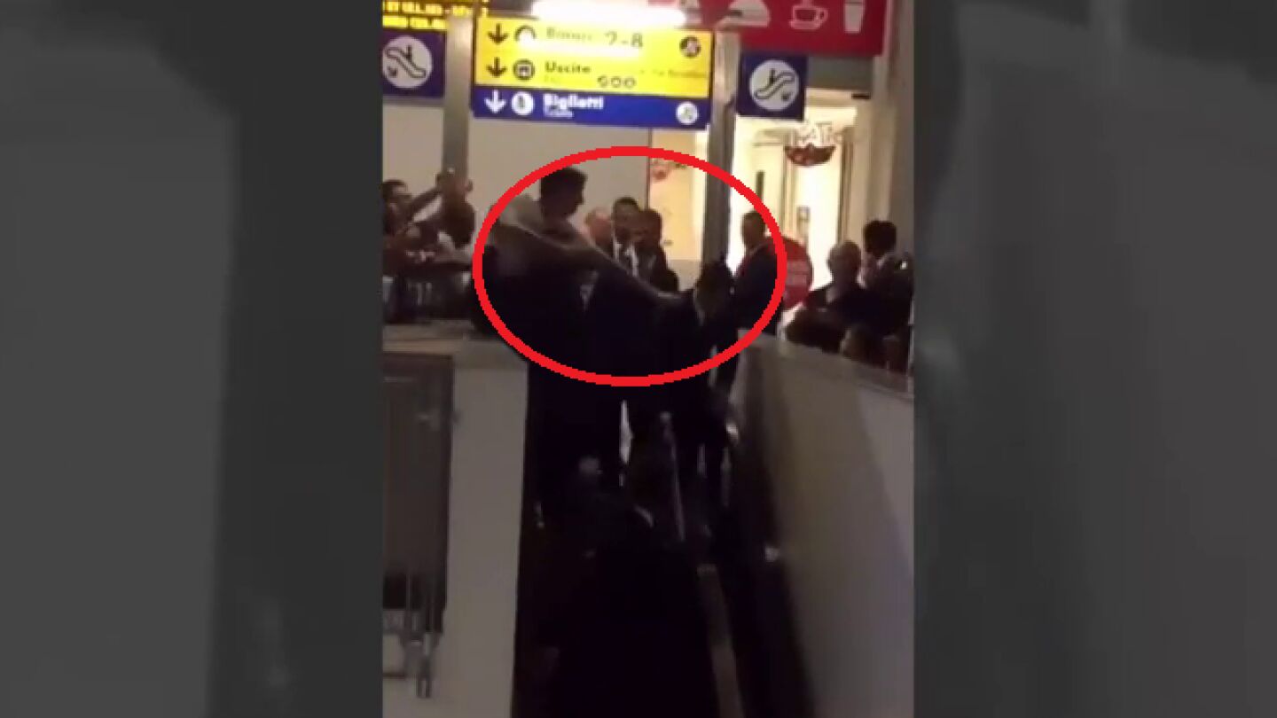 Tifosi se abalanza sobre Cristiano Ronaldo