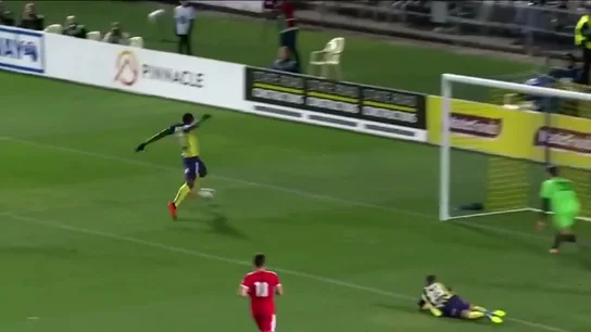 Deportes Antena 3 (01-09-18) Debut oficial de Usain Bolt: no llega a rematar a portería vacía... ¡por falta de velocidad! Deportes Antena 3 (01-09-18) Debut oficial de Usain Bolt: no llega a rematar a portería vacía... ¡por falta de velocidad!