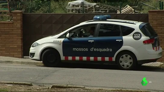 Imagen de los Mossos en el lugar del suceso en Girona Imagen de los Mossos en el lugar del suceso en Girona