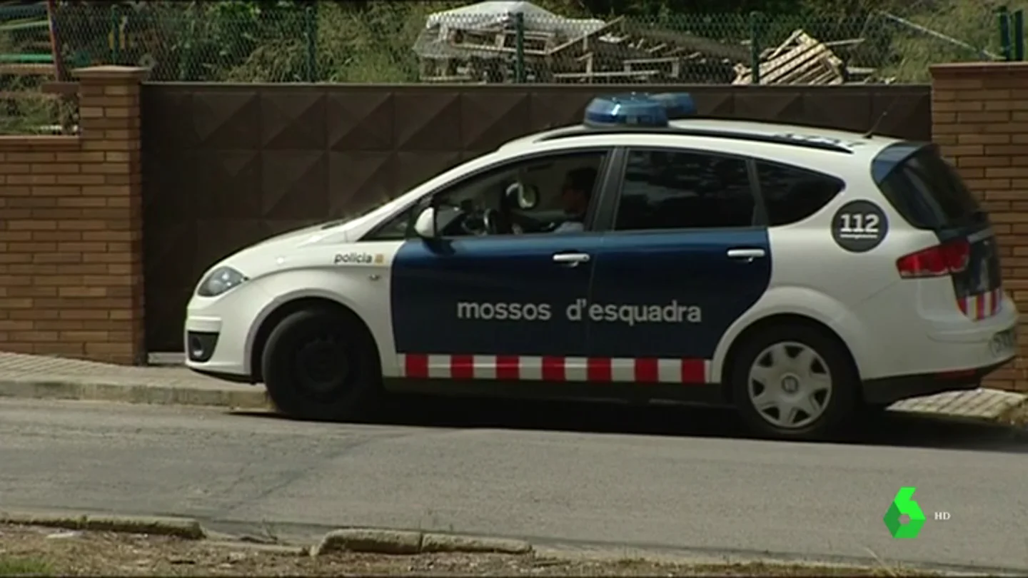 Imagen de los Mossos en el lugar del suceso en Girona Imagen de los Mossos en el lugar del suceso en Girona