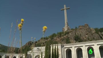 Pedro Sánchez ni contempla ni propondrá la demolición de la cruz del Valle de los Caídos