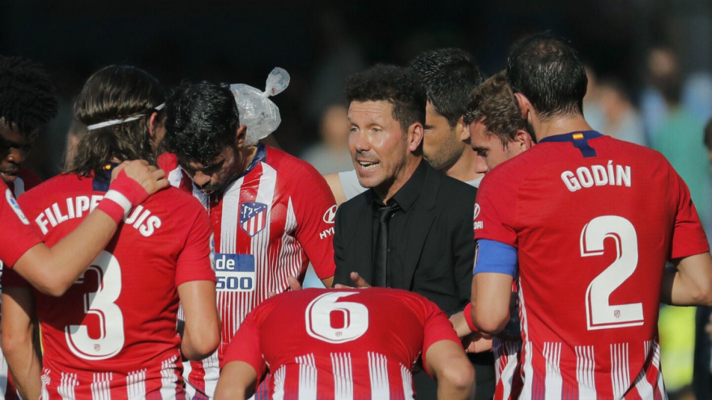 Simeone, con sus jugadores