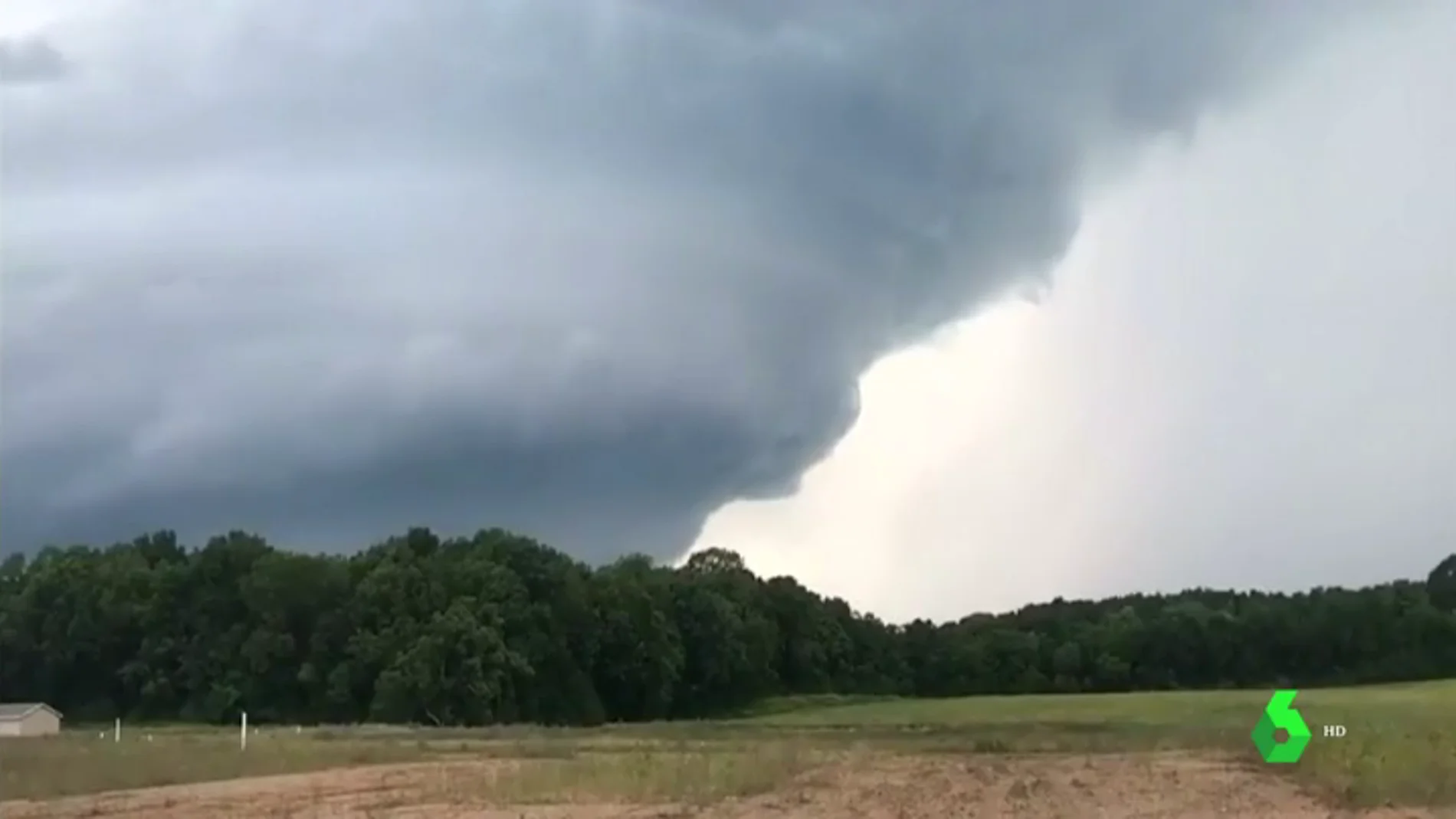Un espectacular tornado atraviesa el estado de Michigan 