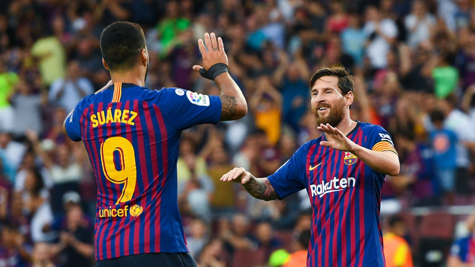 Messi y Su&aacute;rez celebran un gol