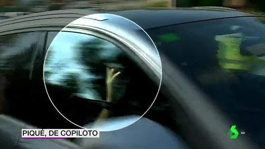 Gerard Piqué llega a la concentración del Barcelona como copiloto: su hermano conducía Gerard Piqué llega a la concentración del Barcelona como copiloto: su hermano conducía