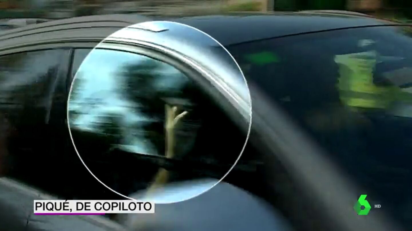 Gerard Piqu&eacute; llega a la concentraci&oacute;n del Barcelona como copiloto: su hermano conduc&iacute;a