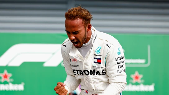Hamilton celebra un triunfo Hamilton celebra un triunfo
