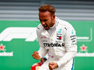 Hamilton celebra un triunfo Hamilton celebra un triunfo