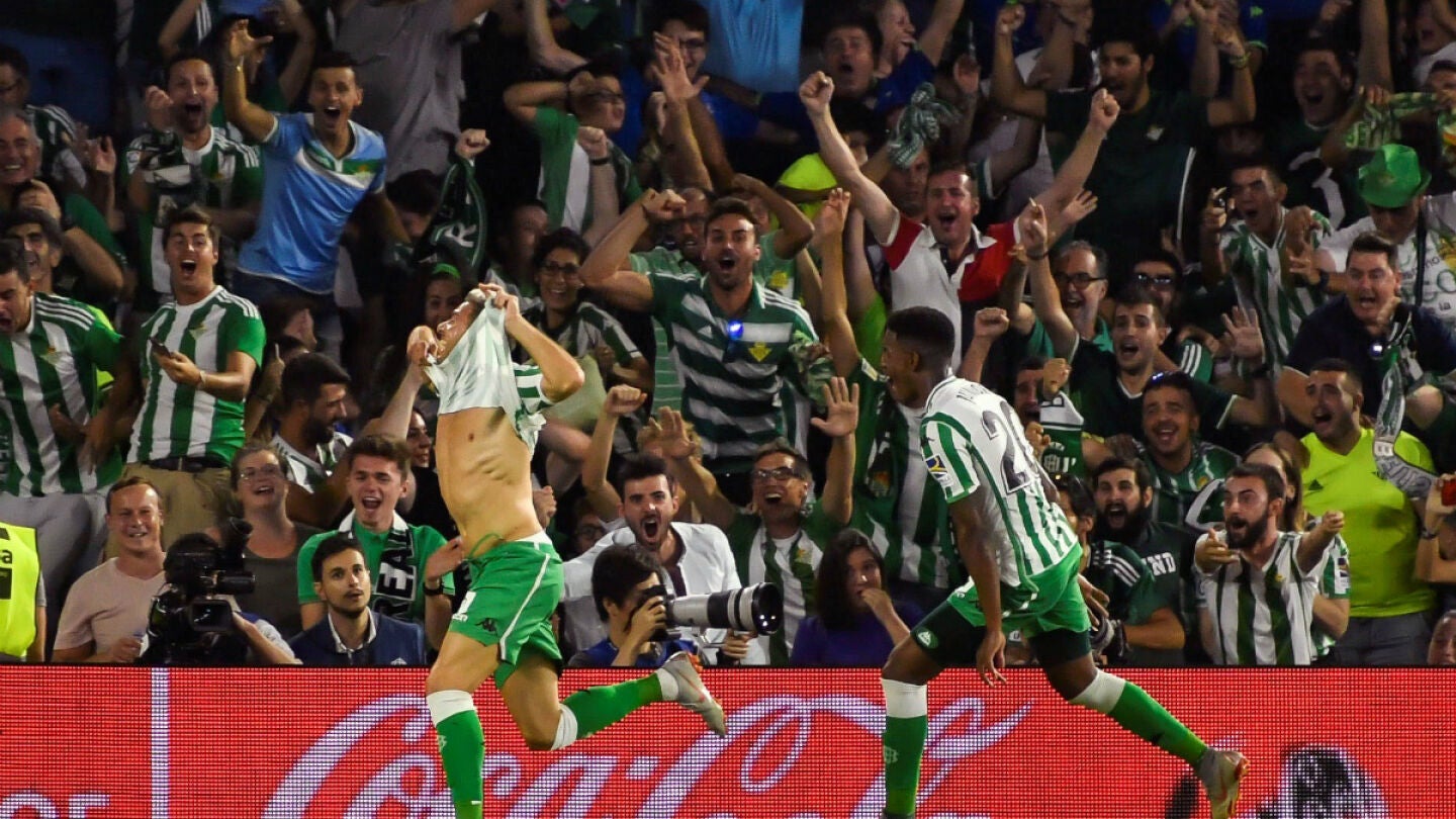 Joaqu&iacute;n celebra un gol con el Betis