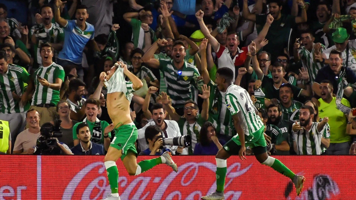 Joaquín celebra un gol con el Betis