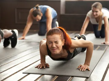 Agujetas tras un duro día de ejercicio Agujetas tras un duro día de ejercicio