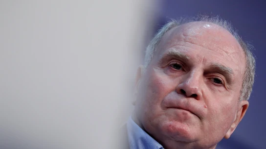 Uli Hoeness en rueda de prensa Uli Hoeness en rueda de prensa