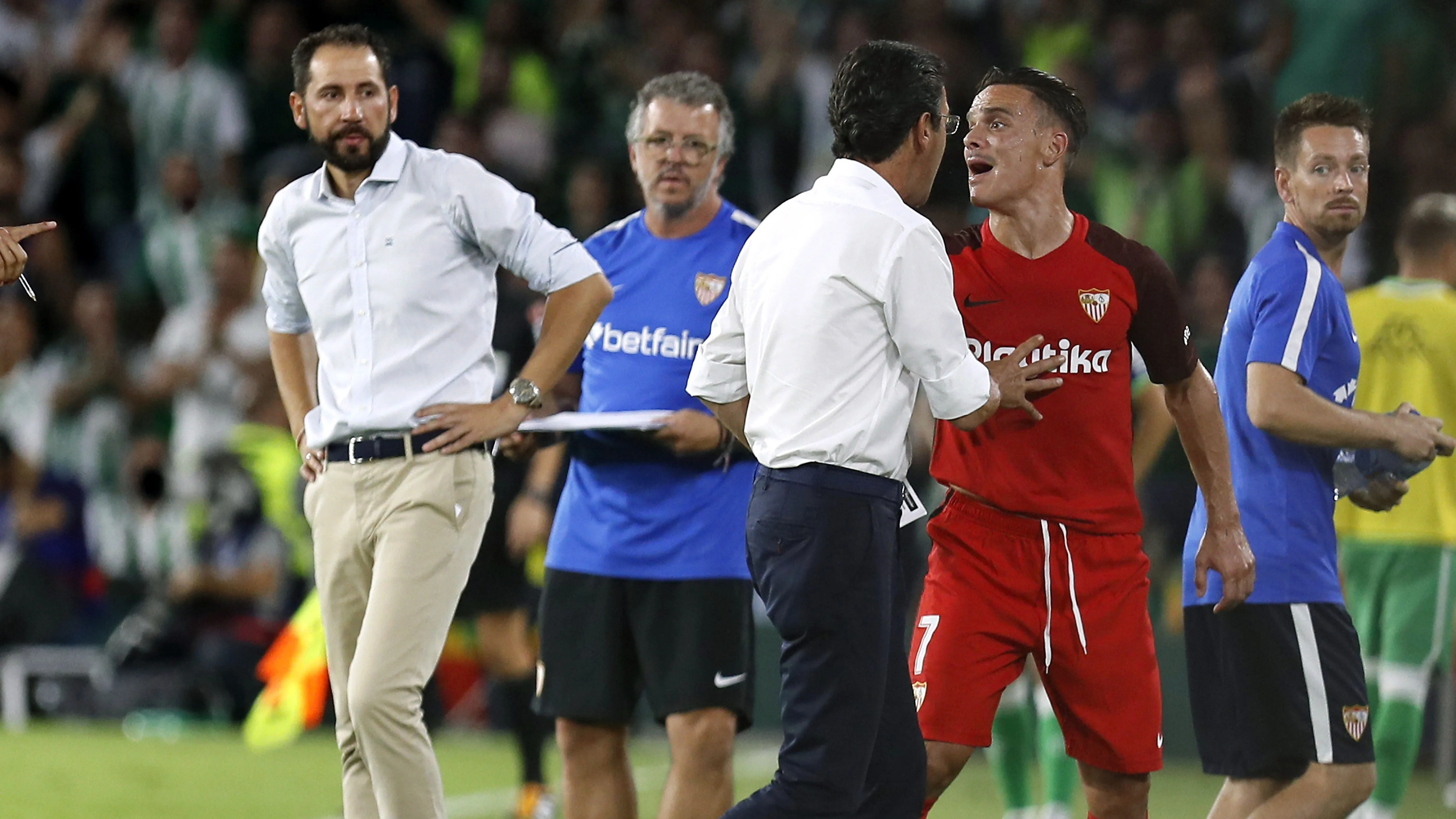 Roque Mesa se marcha expulsado del derbi contra el Betis