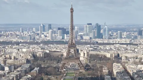 Torre Eiffel. París Italia, el destino internacional más deseado por los españoles