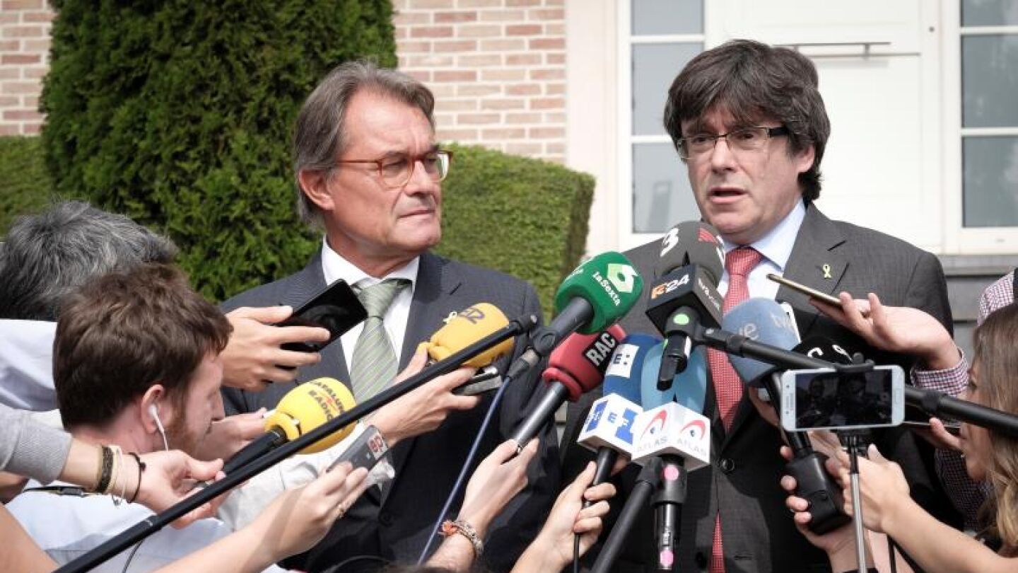 Artur Mas y Carles Puigdemont ante los medios de comunicaci&oacute;n