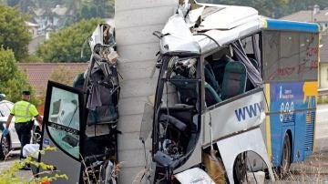 Autobús siniestrado en Avilés