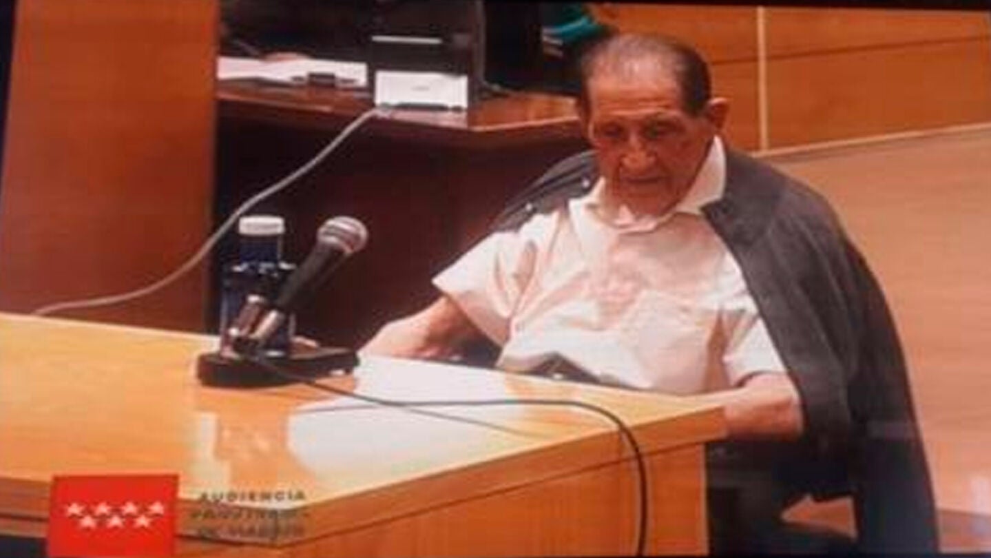 El doctor Vela durante el juicio por los beb&eacute;s robados