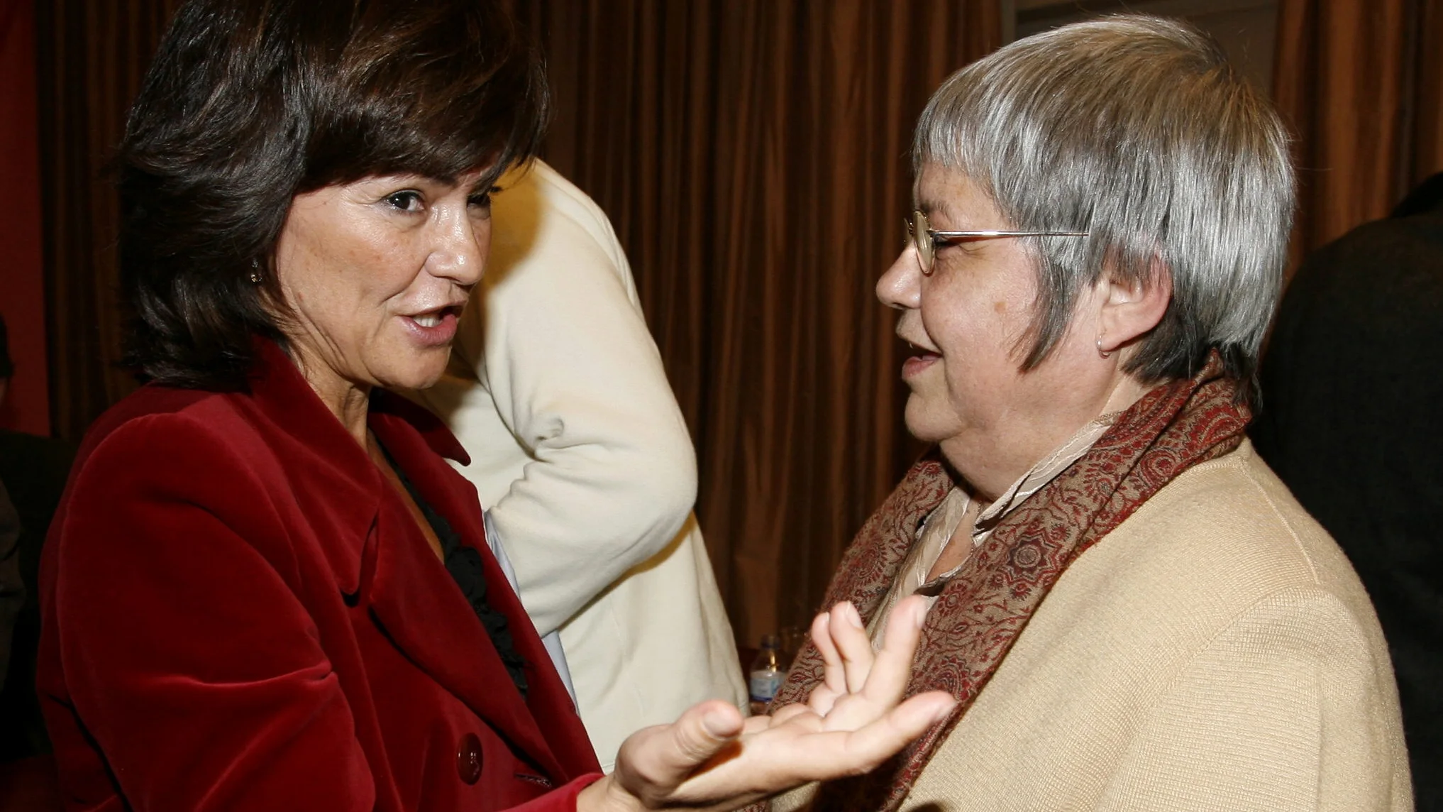 Elisa Serna y Carmen Calvo durante la celebración del 50 aniversario de la canción de autor en España