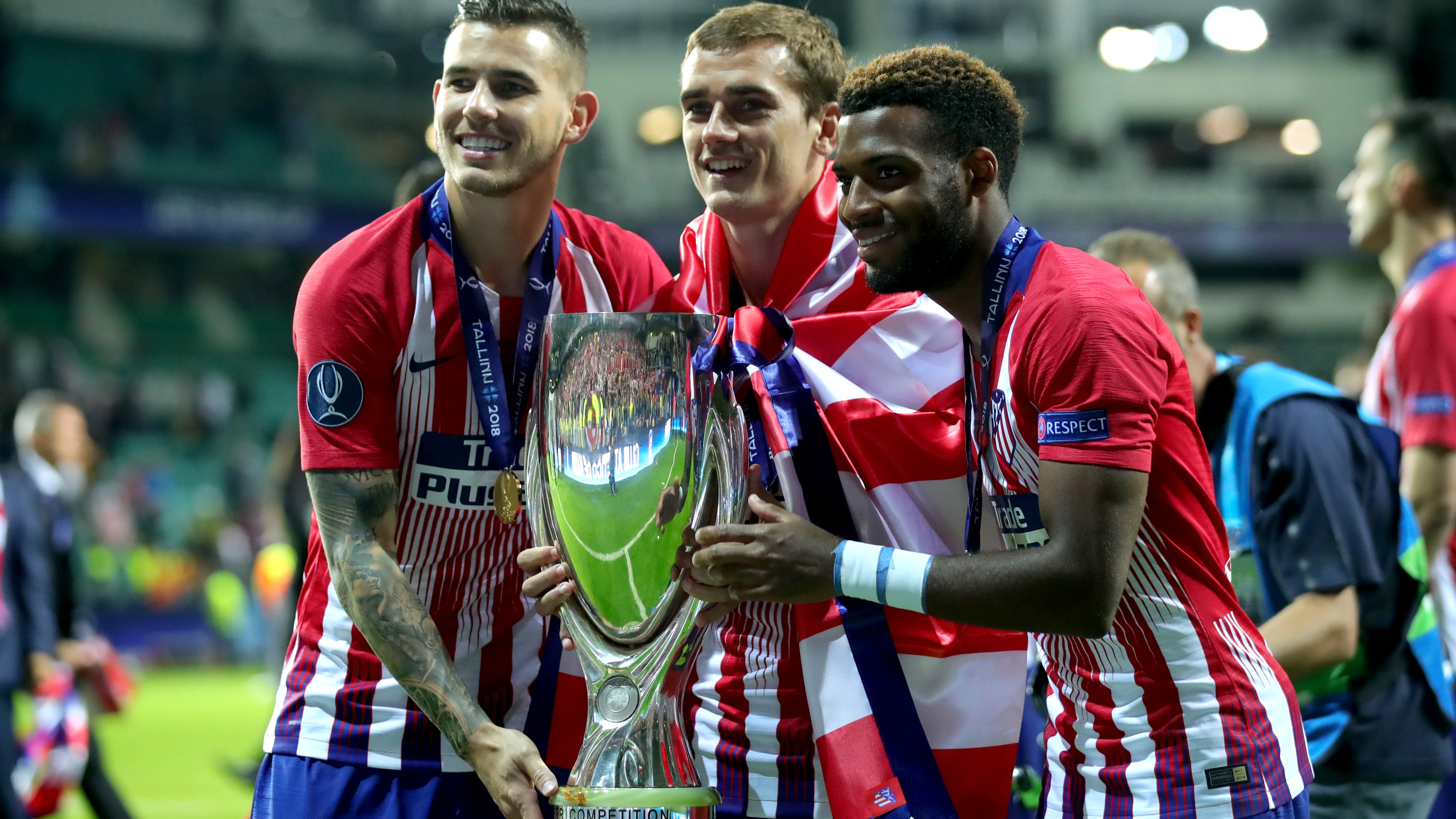 Lucas Hernández, Griezmann y Lemar, con la Supercopa de Europa