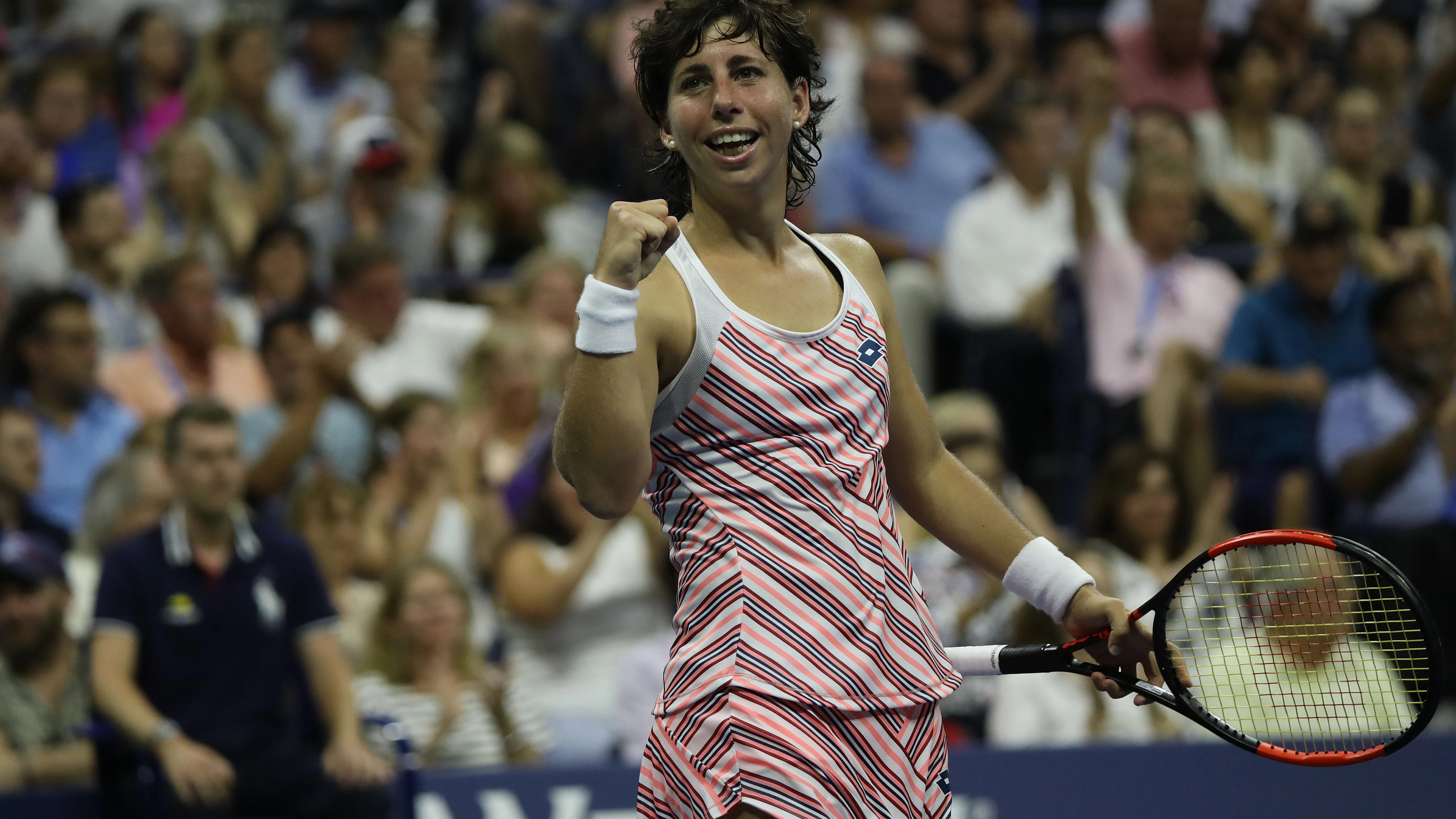 Carla Suárez celebra su triunfo ante Sharapova