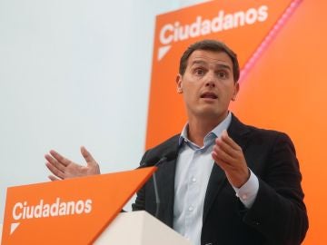 El líder de Ciudadanos, Albert Rivera, en la sede central de la formación naranja, en Madrid El líder de Ciudadanos, Albert Rivera, en la sede central de la formación naranja, en Madrid