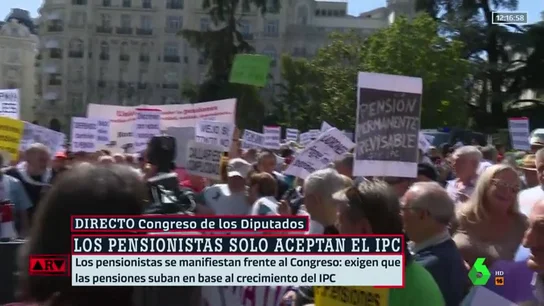 Pensionistas a las puertas del Congreso Pensionistas a las puertas del Congreso