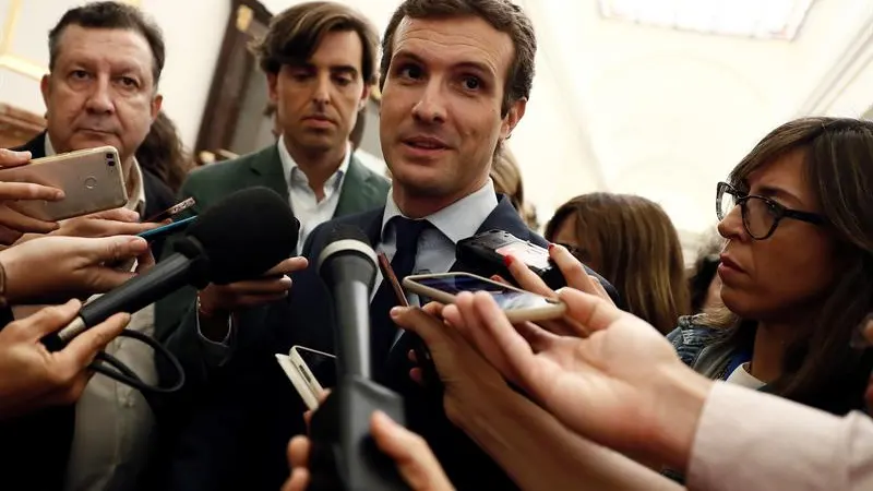 Pablo Casado en los pasillos del Congreso