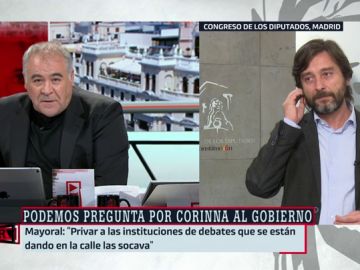Rafael Mayoral: "Nadie va a cerrarle la boca a la gente ni a los medios. La ley del silencio en torno a la monarquía ha terminado" Rafael Mayoral: "Nadie va a cerrarle la boca a la gente ni a los medios. La ley del silencio en torno a la monarquía ha terminado"