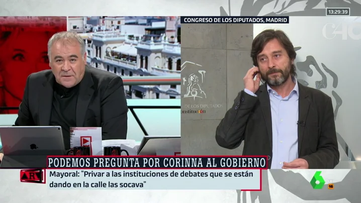 Rafael Mayoral: "Nadie va a cerrarle la boca a la gente ni a los medios. La ley del silencio en torno a la monarquía ha terminado" Rafael Mayoral: "Nadie va a cerrarle la boca a la gente ni a los medios. La ley del silencio en torno a la monarquía ha terminado"
