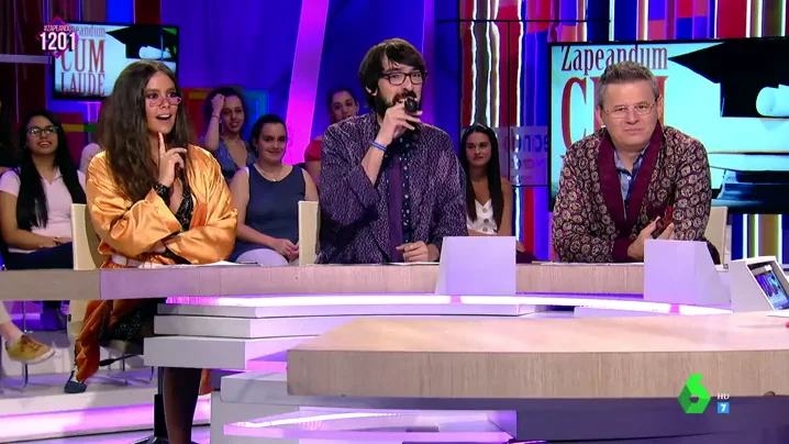 "Estimado doctor Enrique Peinado, ¿Qué evento relevante del medio televisivo querría resaltar hoy?", así es el Zapeando más culto que jamás has visto "Estimado doctor Enrique Peinado, ¿Qué evento relevante del medio televisivo querría resaltar hoy?", así es el Zapeando más culto que jamás has visto