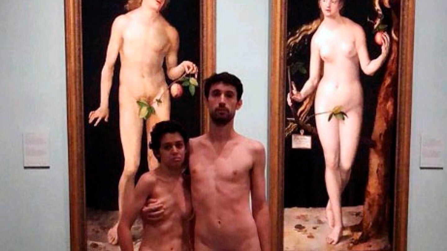Una pareja se desnuda en el Prado y sube la imagen en redes