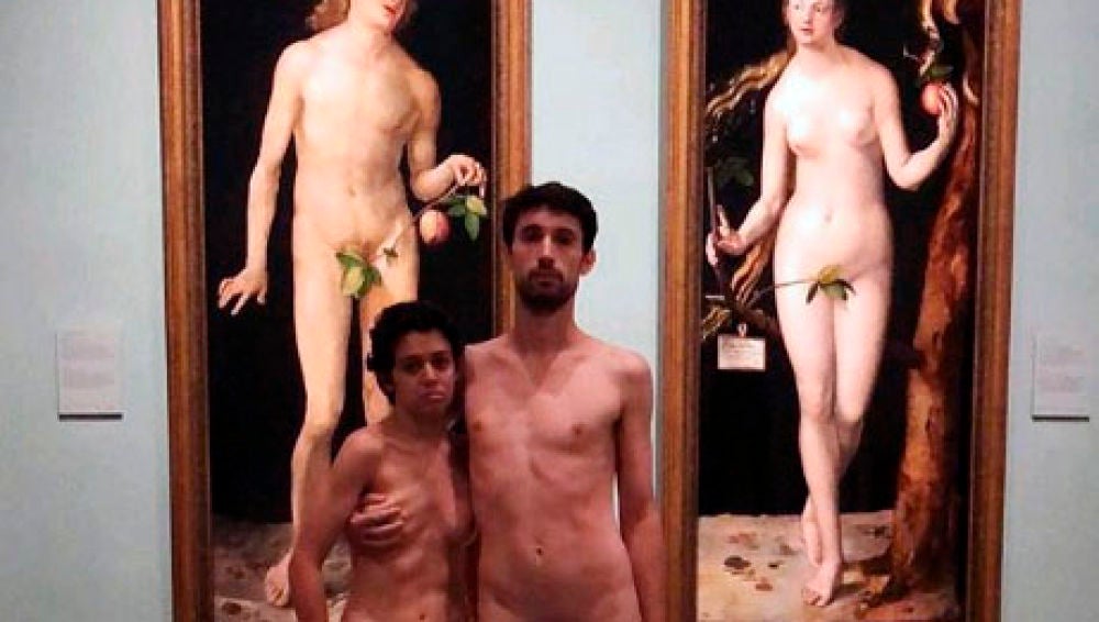 Una pareja se desnuda en el Prado y sube la imagen en redes