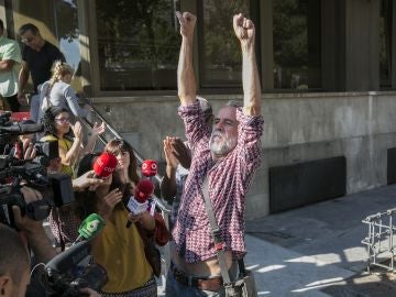 El actor Willy Toledo atiende a los medios de comunicación El actor Willy Toledo atiende a los medios de comunicación