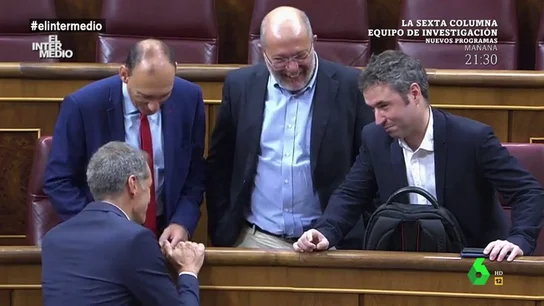 Varios Políticos charlan en el Congreso Varios Políticos charlan en el Congreso